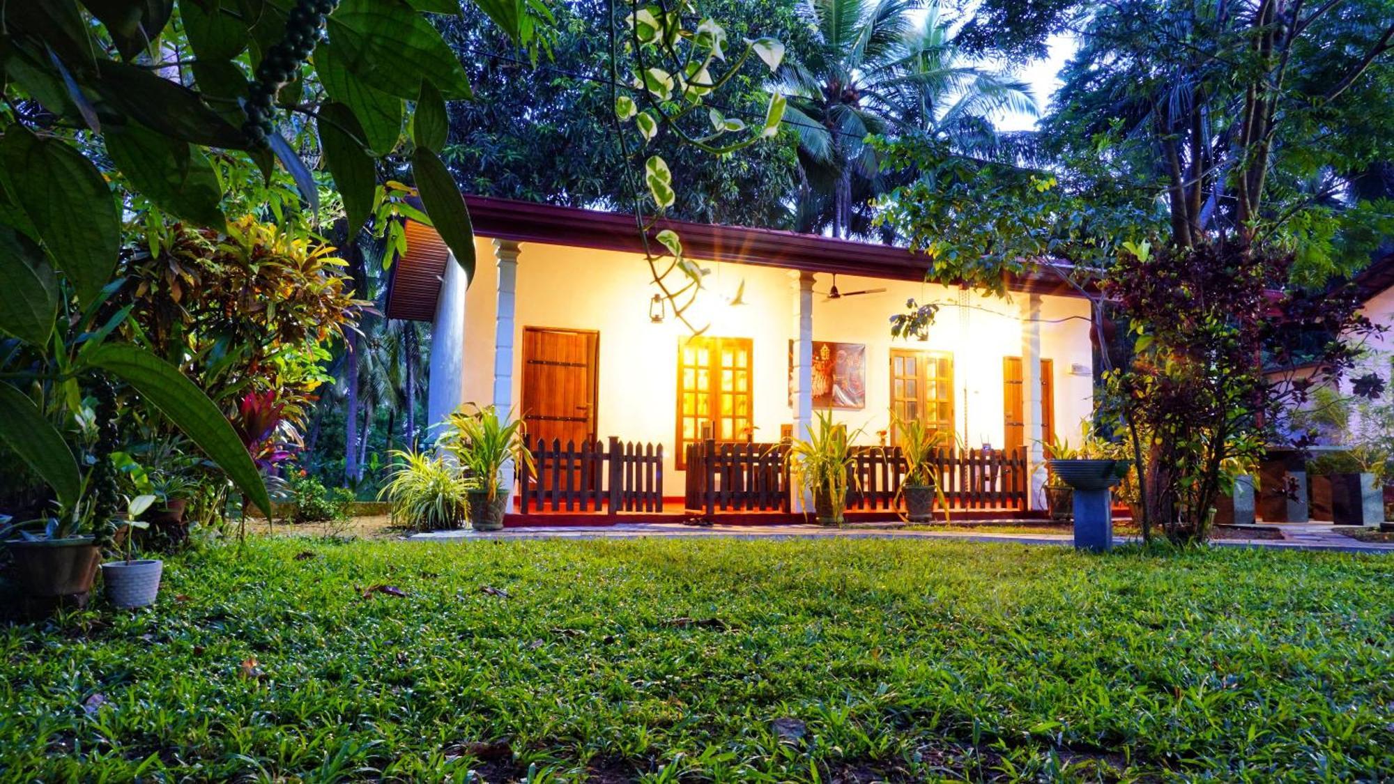 Lake Island Home Stay Dambulla Exterior photo