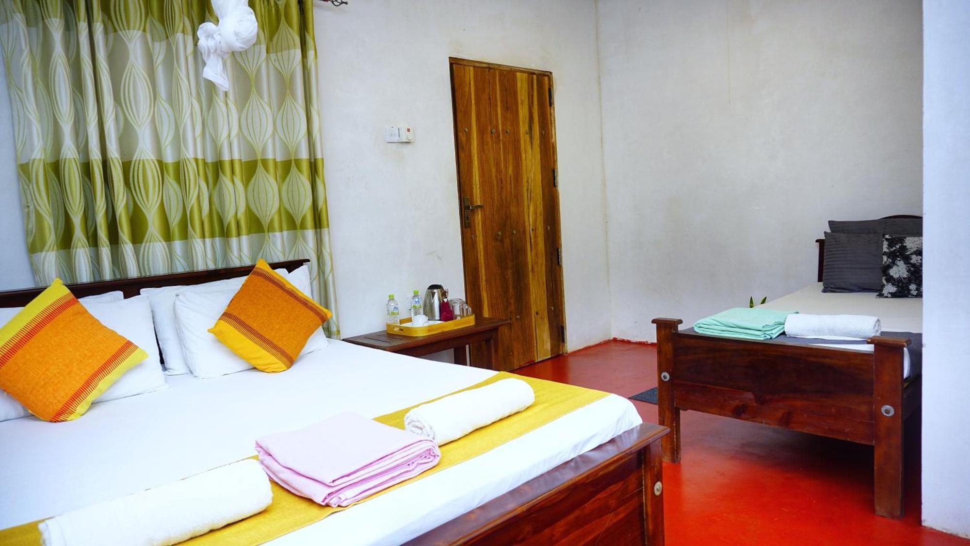 Lake Island Home Stay Dambulla Exterior photo